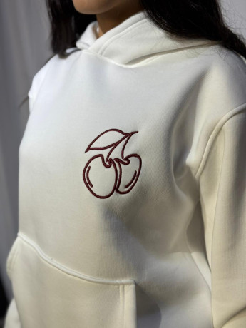 Cherry Heart Comfort Hoody – Minimal Kiraz Naxışlı Model